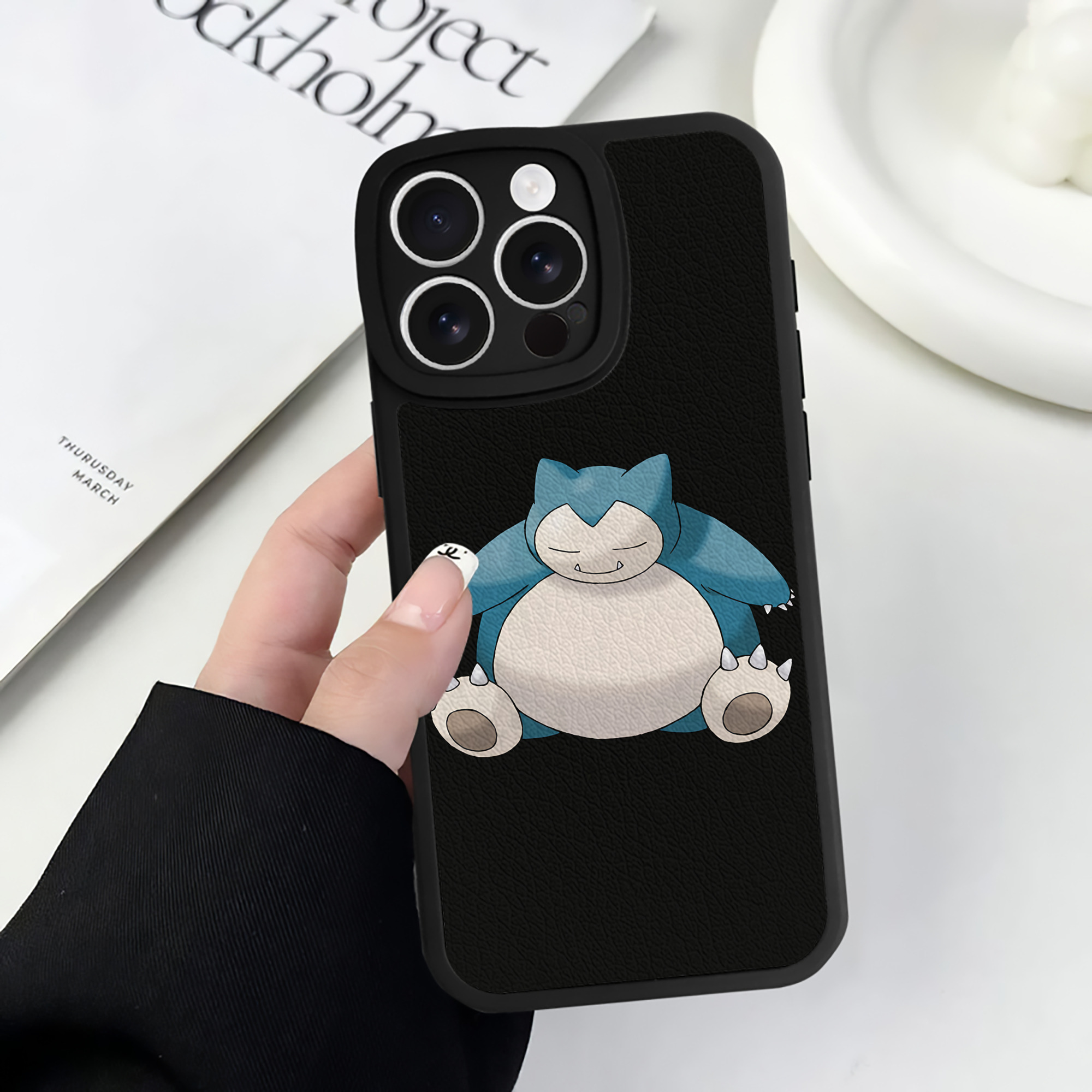 （画像用） ポケットモンスター Pokémon 【iPhone 16シリーズ対応】シリコンスマホケース（レザー調） 材質：シリコン